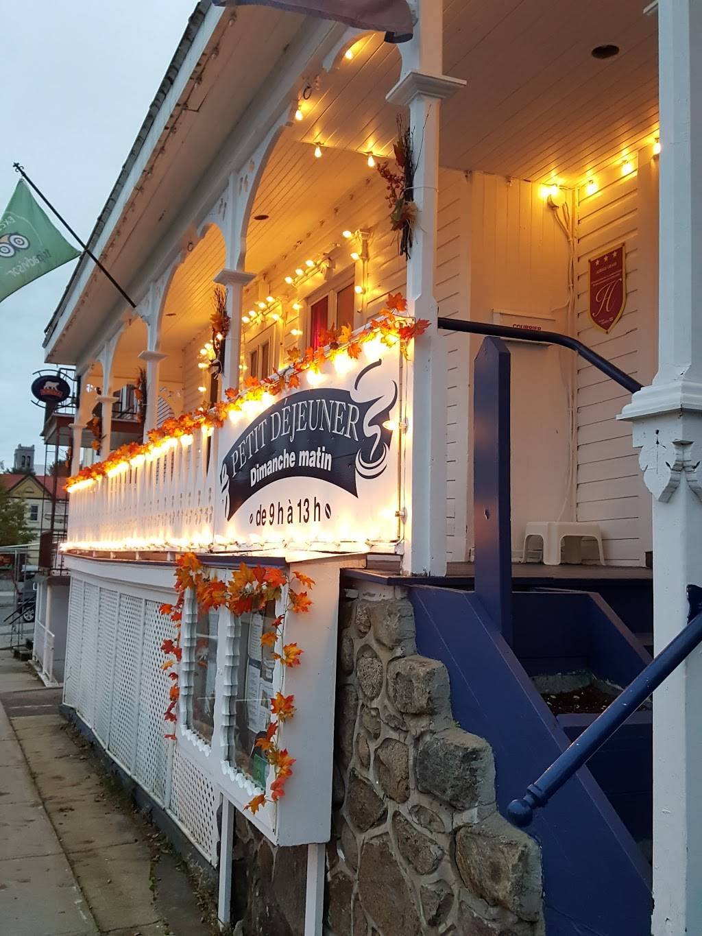 Restaurant & Auberge Chez Girard | restaurant | 18 Rue Principale O, Sainte-Agathe-des-Monts, QC J8C 1A3, Canada | 8193260922 OR +1 819-326-0922