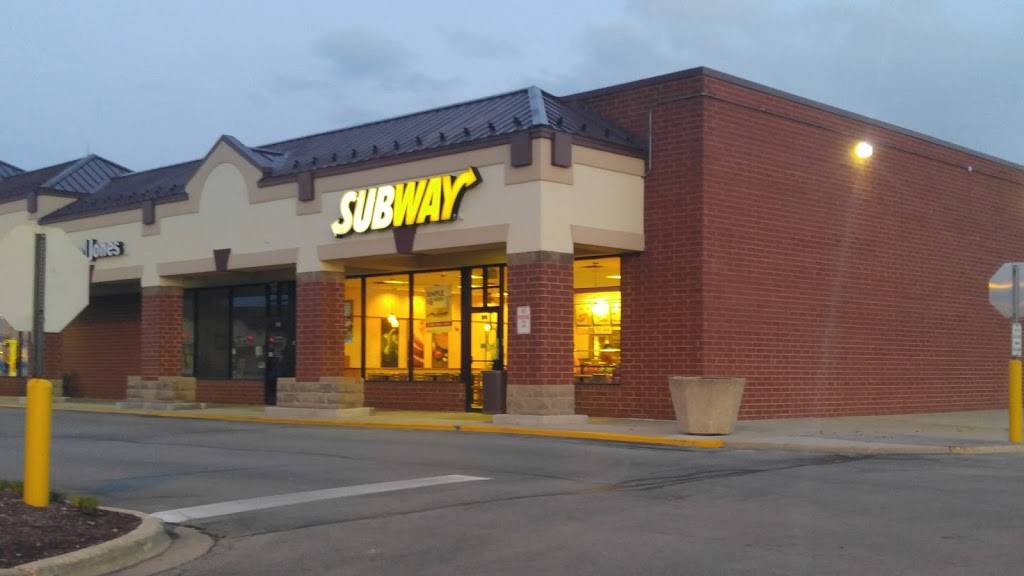 Subway Restaurants | restaurant | 812 Army Trail Rd, Carol Stream, IL 60188, USA | 6303727827 OR +1 630-372-7827