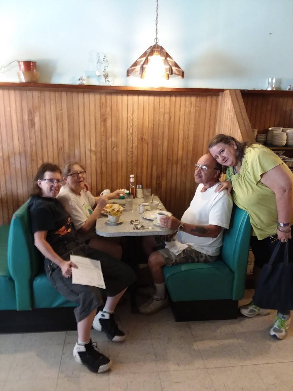 Landmark | restaurant | 1 E Main St, Freeport, IL 61032, USA | 8152351006 OR +1 815-235-1006