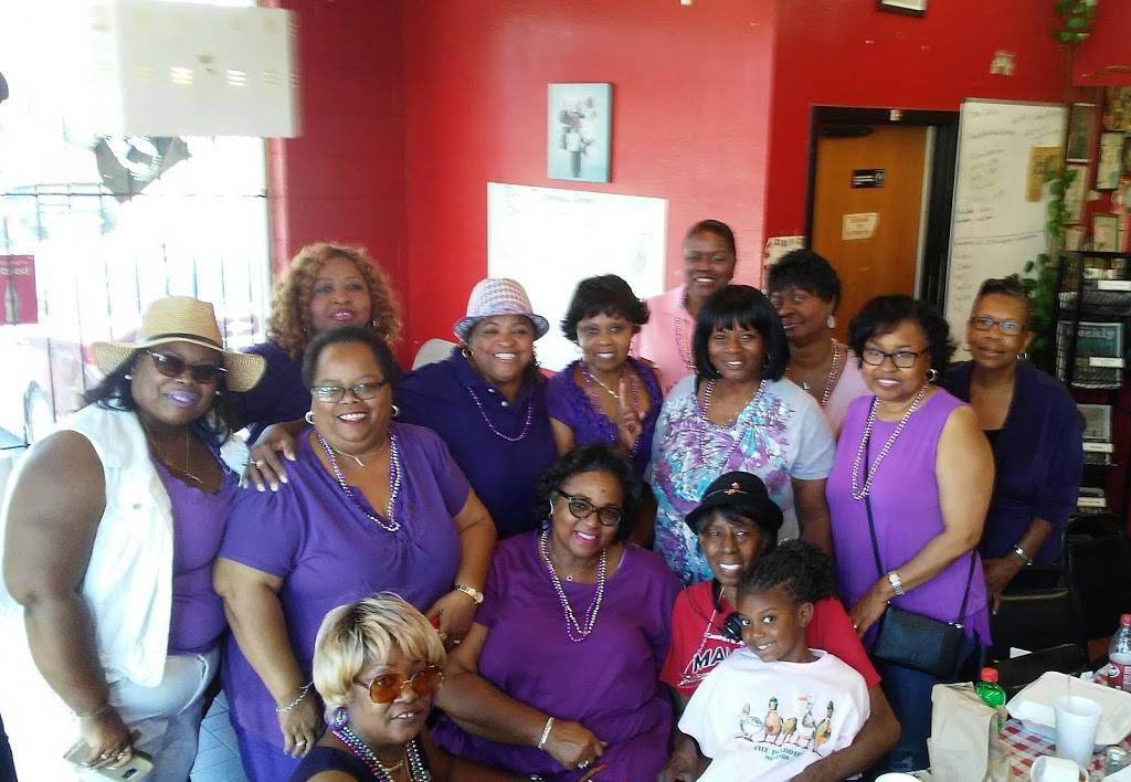 Mama Es B-B-Q & Home Cooking | restaurant | 818 E Rosedale St, Fort Worth, TX 76104, USA | 8178773322 OR +1 817-877-3322