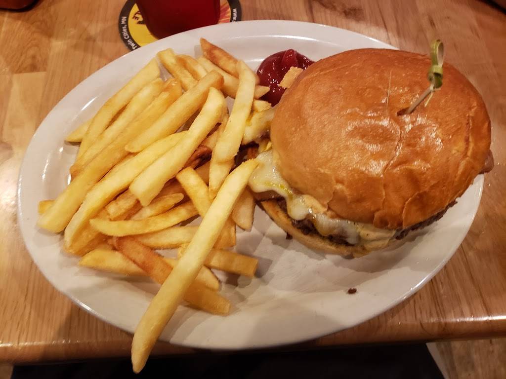 Poor Richards Commonhouse | restaurant | 8301 Normandale Blvd, Bloomington, MN 55437, USA | 9528358308 OR +1 952-835-8308