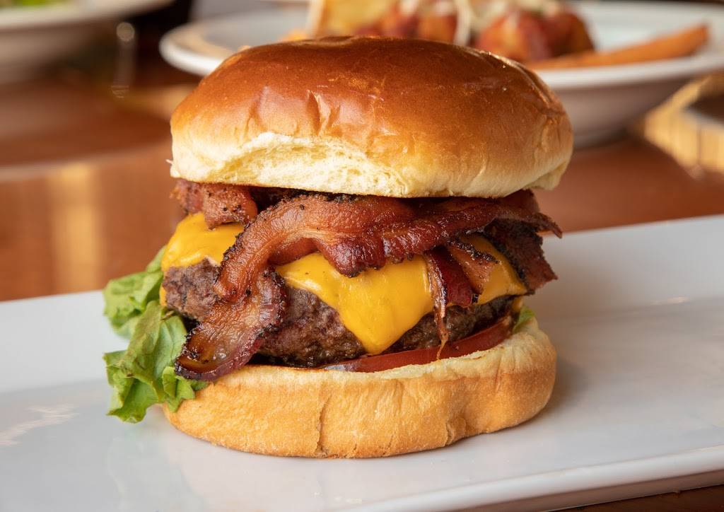 Little Tails Bar & Grill | restaurant | 840 S Waukegan Rd #113, Lake Forest, IL 60045, USA | 8472352908 OR +1 847-235-2908