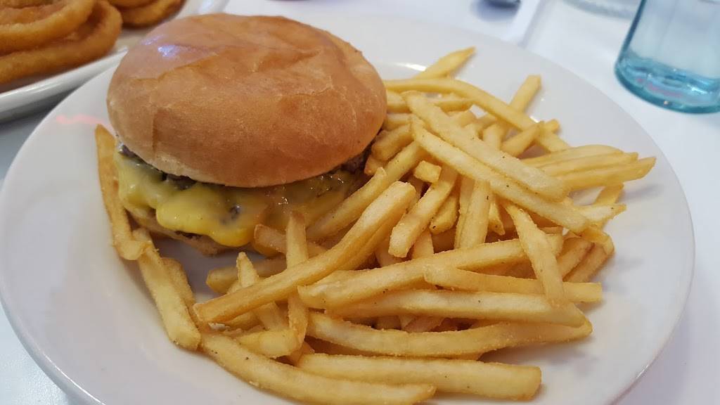 Steak n Shake | restaurant | 4025 Elkhart Rd, Goshen, IN 46526, USA | 5748755372 OR +1 574-875-5372