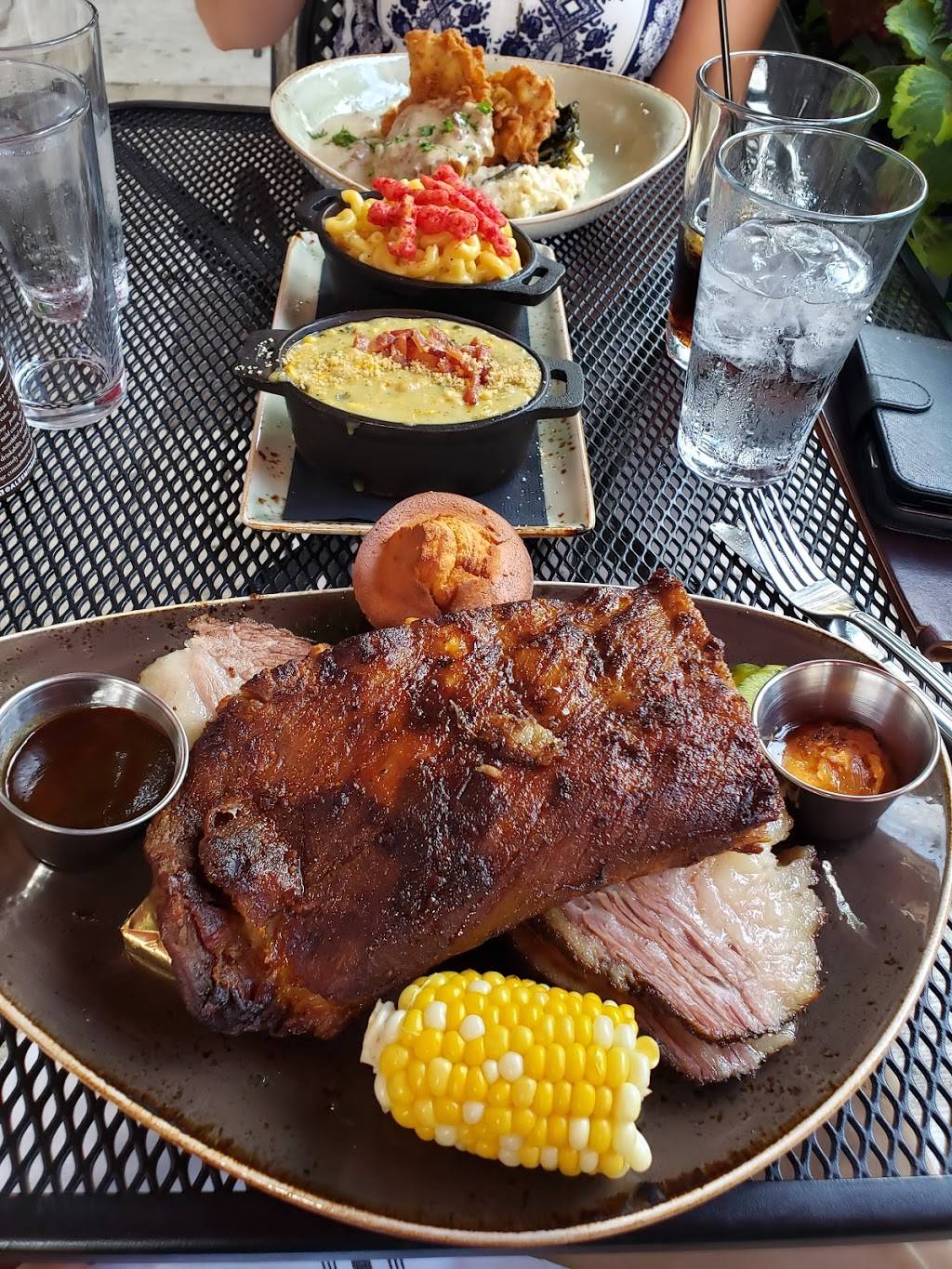 Handsome Hog | restaurant | 203 6th St E, St Paul, MN 55101, USA | 6513407710 OR +1 651-340-7710