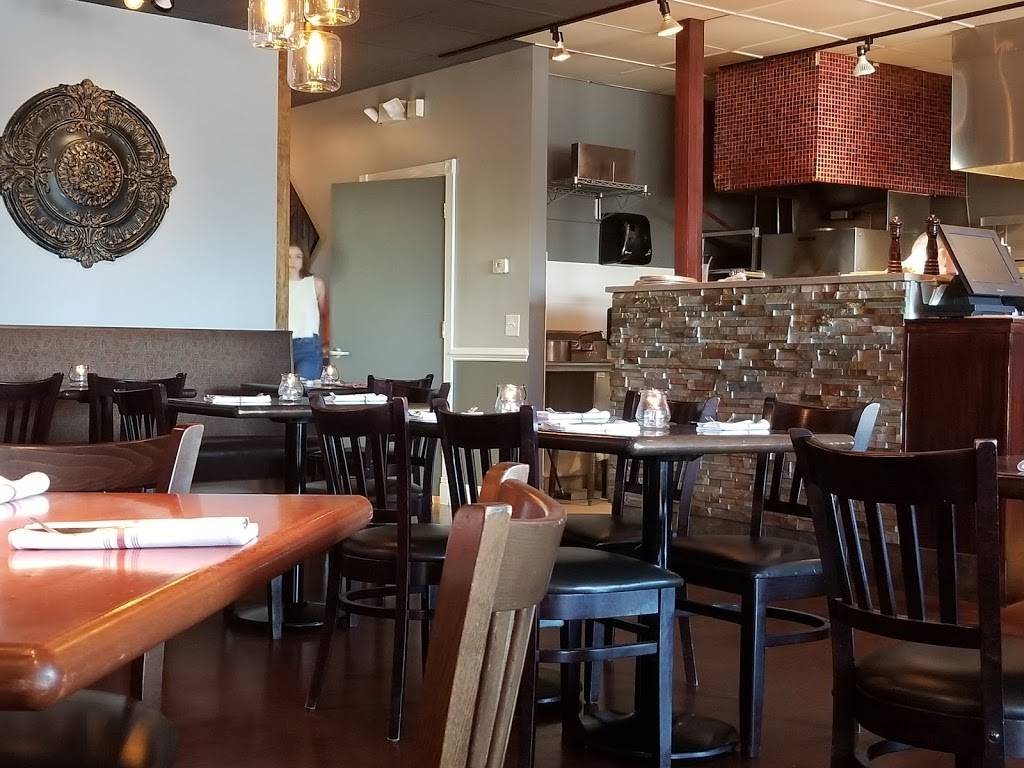 Dolces Restaurant & Wine Bar | restaurant | 15 W Quincy St, Westmont, IL 60559, USA | 6306630401 OR +1 630-663-0401