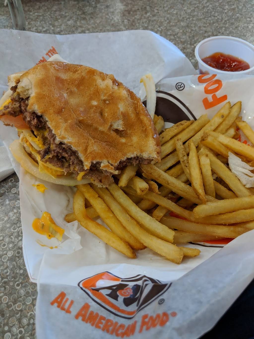 A&W Restaurant | restaurant | 210 Town Center Dr, Dearborn, MI 48126, USA | 3132711676 OR +1 313-271-1676