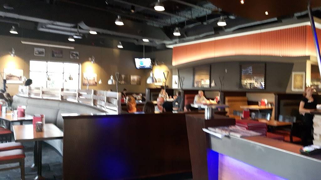 Boston Pizza | restaurant | 390 First St, Collingwood, ON L9Y 1B5, Canada | 7054438776 OR +1 705-443-8776