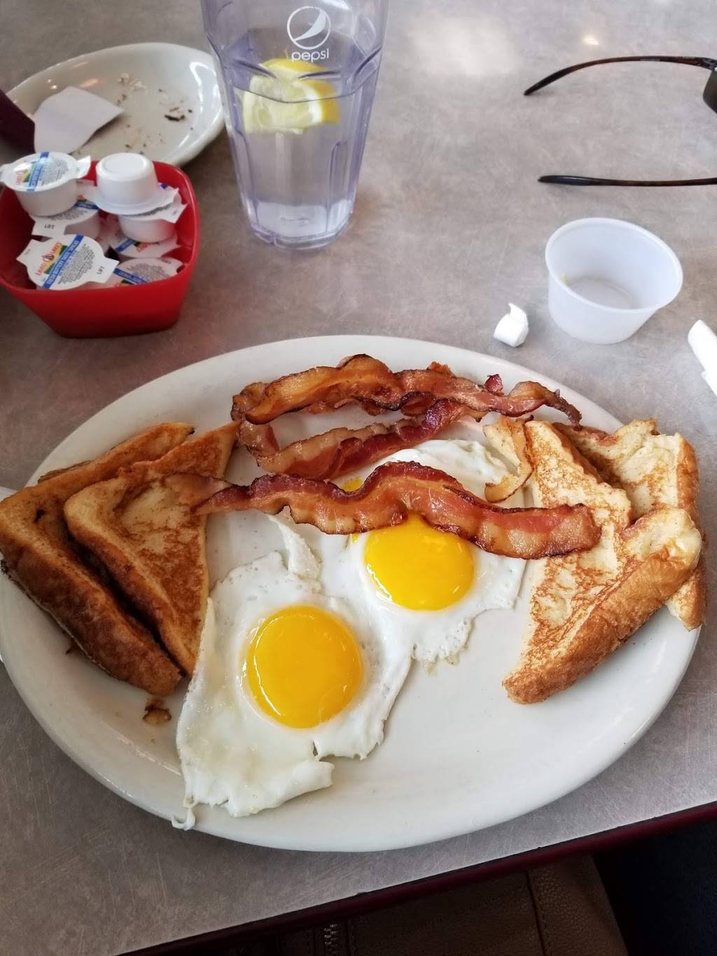 Parkway House Family Restaurant | restaurant | 3770 Concord Pkwy S, Concord, NC 28027, USA | 7047883002 OR +1 704-788-3002