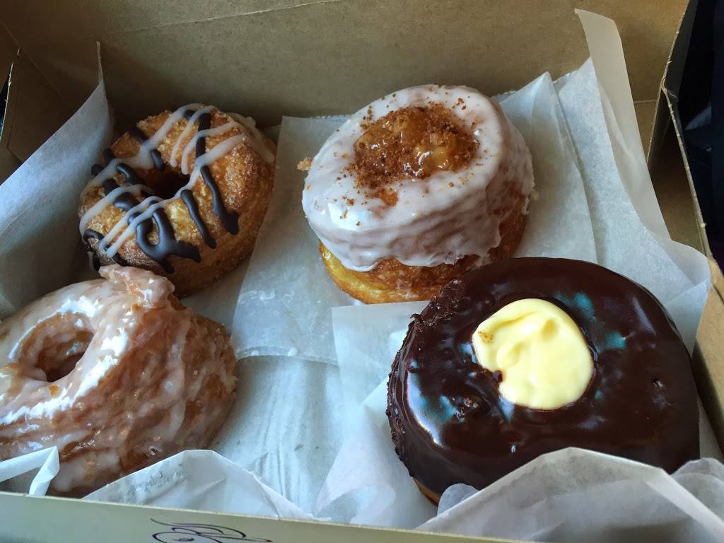 Winchells Donut House | cafe | 18881 Colima Rd, Rowland Heights, CA 91748, USA | 6269137545 OR +1 626-913-7545