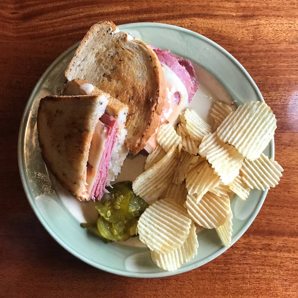 Gilligans Bar & Grill | restaurant | 987 Eisenhower Blvd, Harrisburg, PA 17111, USA | 7179399575 OR +1 717-939-9575