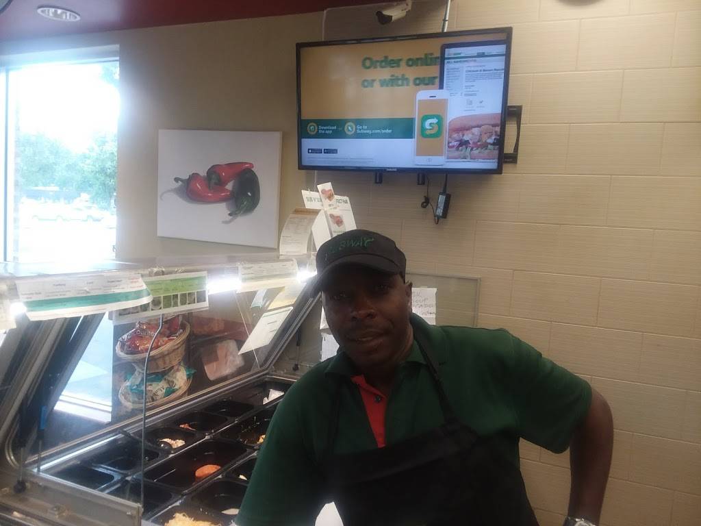 Subway | restaurant | 611 E Chatham St, Cary, NC 27511, USA | 9193800202 OR +1 919-380-0202