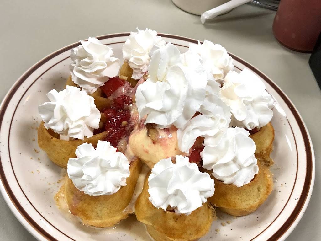 Village Court Family Restaurant | restaurant | 687 S Taft Ave, Mason City, IA 50401, USA | 6414245065 OR +1 641-424-5065