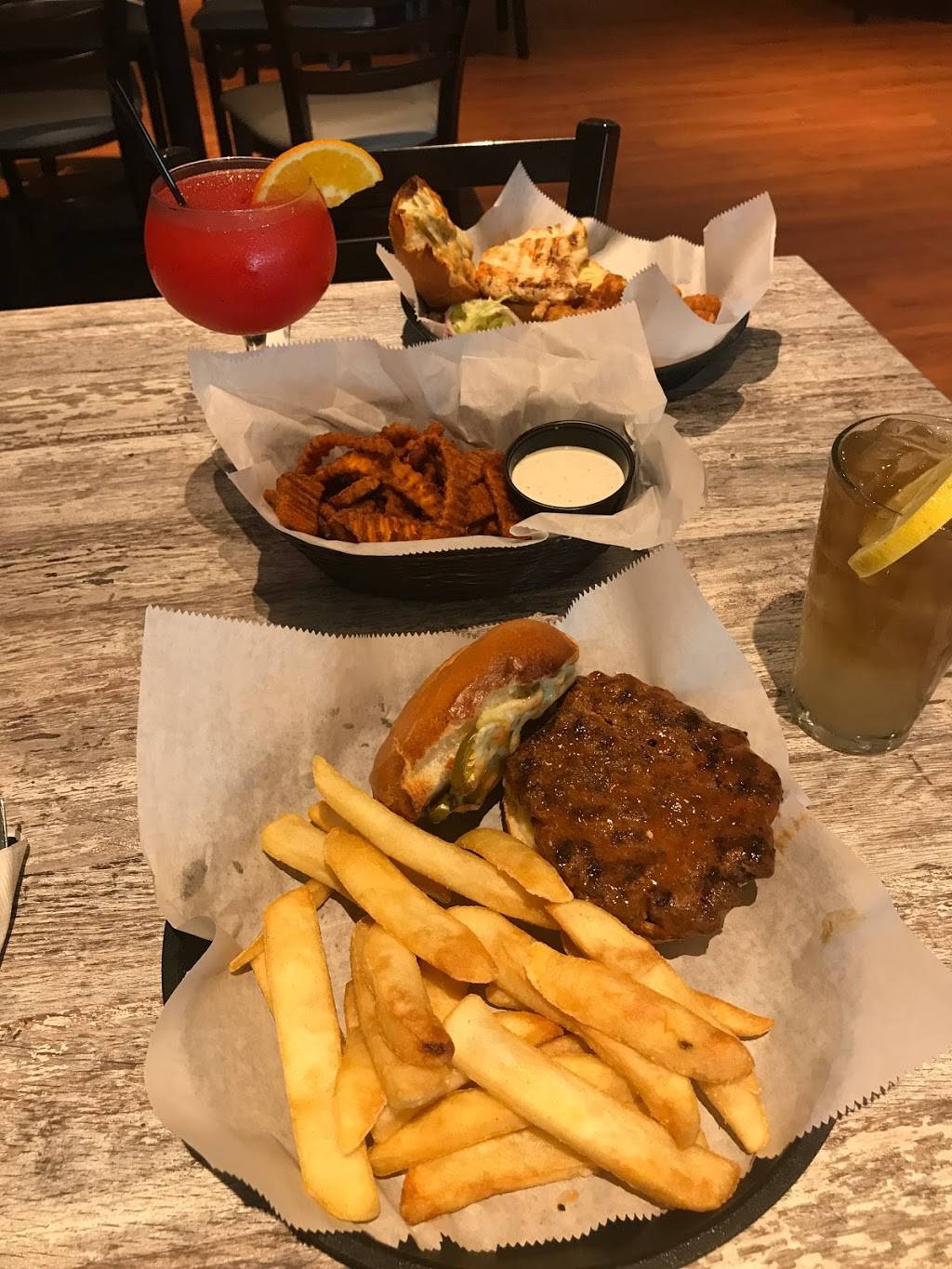 F&Os / Felix and Oscars | restaurant | 4050 Merle Hay Rd, Des Moines, IA 50310, USA | 5152788887 OR +1 515-278-8887