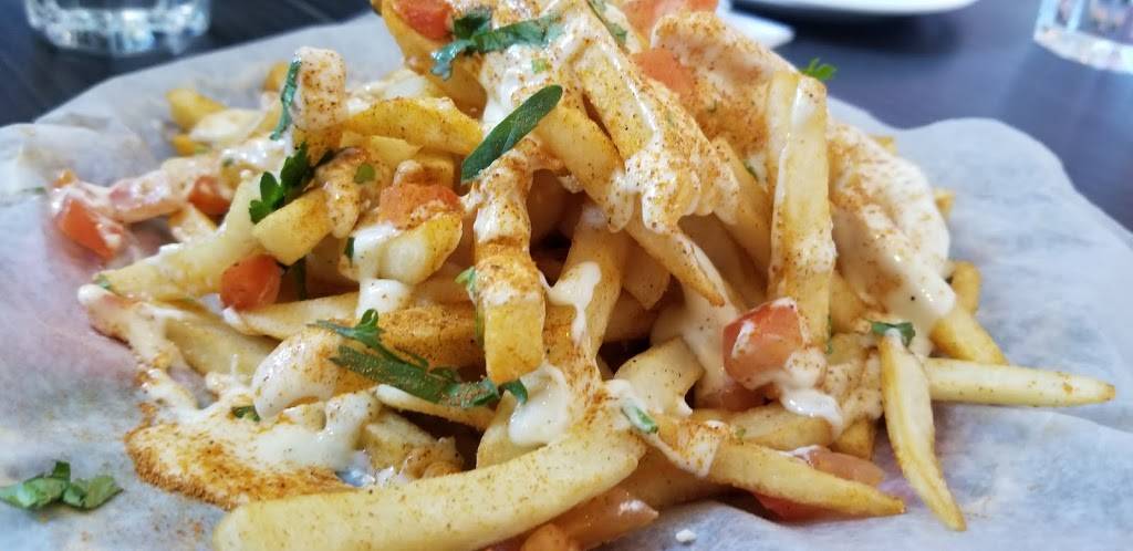 Laari Adda | restaurant | 3030 Thomas St, Mississauga, ON L5M 0R4, Canada | 9058262332 OR +1 905-826-2332