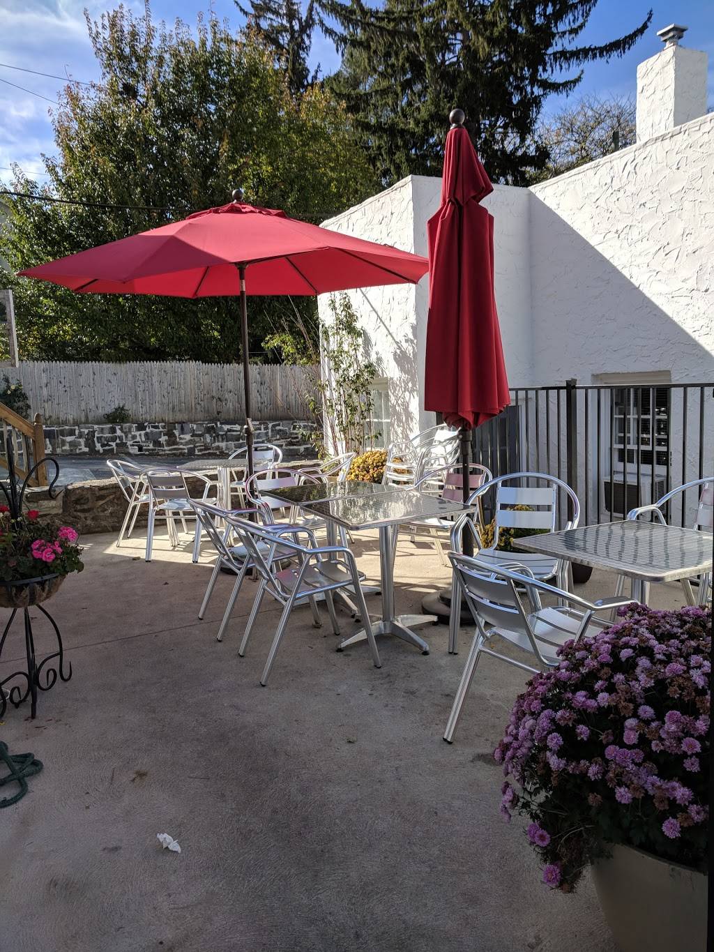 Gladwyne Lunch | restaurant | 951 Youngs Ford Rd, Gladwyne, PA 19035, USA | 6106422400 OR +1 610-642-2400