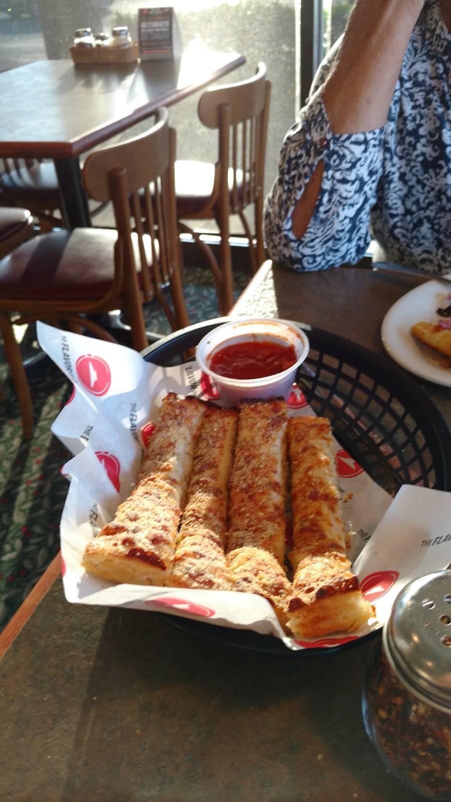 Pizza Hut | restaurant | 5300, Ceredo, WV 25507, USA | 3044535300 OR +1 304-453-5300