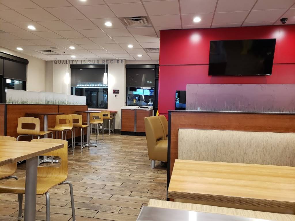 Wendys | restaurant | 15110 Summit Ave, Fontana, CA 92336, USA | 9094632319 OR +1 909-463-2319