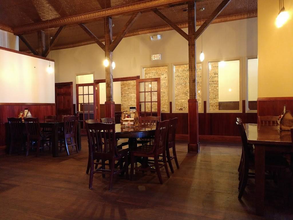 Cerno’s Bar & Grill | restaurant | 118 E Main St, Elmwood, IL 61529, USA | 3097411036 OR +1 309-741-1036