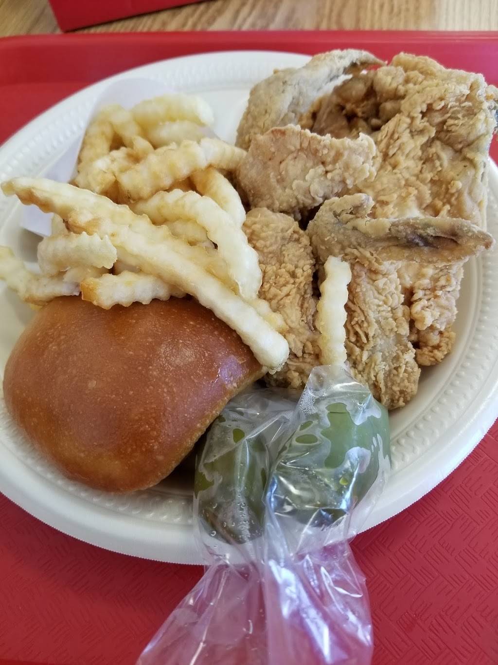 Bushs Chicken | restaurant | 1232, I-35BL, New Braunfels, TX 78130, USA | 8306257777 OR +1 830-625-7777