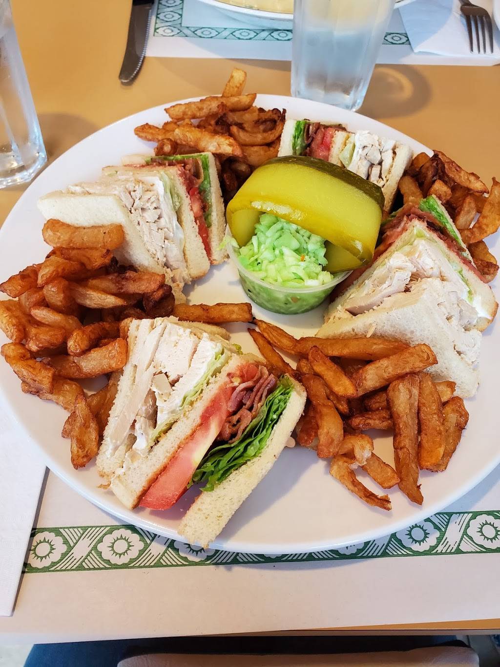 Restaurant Grillade Suny | restaurant | 2563 Rue Ontario E, Montréal, QC H2K 1W6, Canada | 4382883755 OR +1 438-288-3755