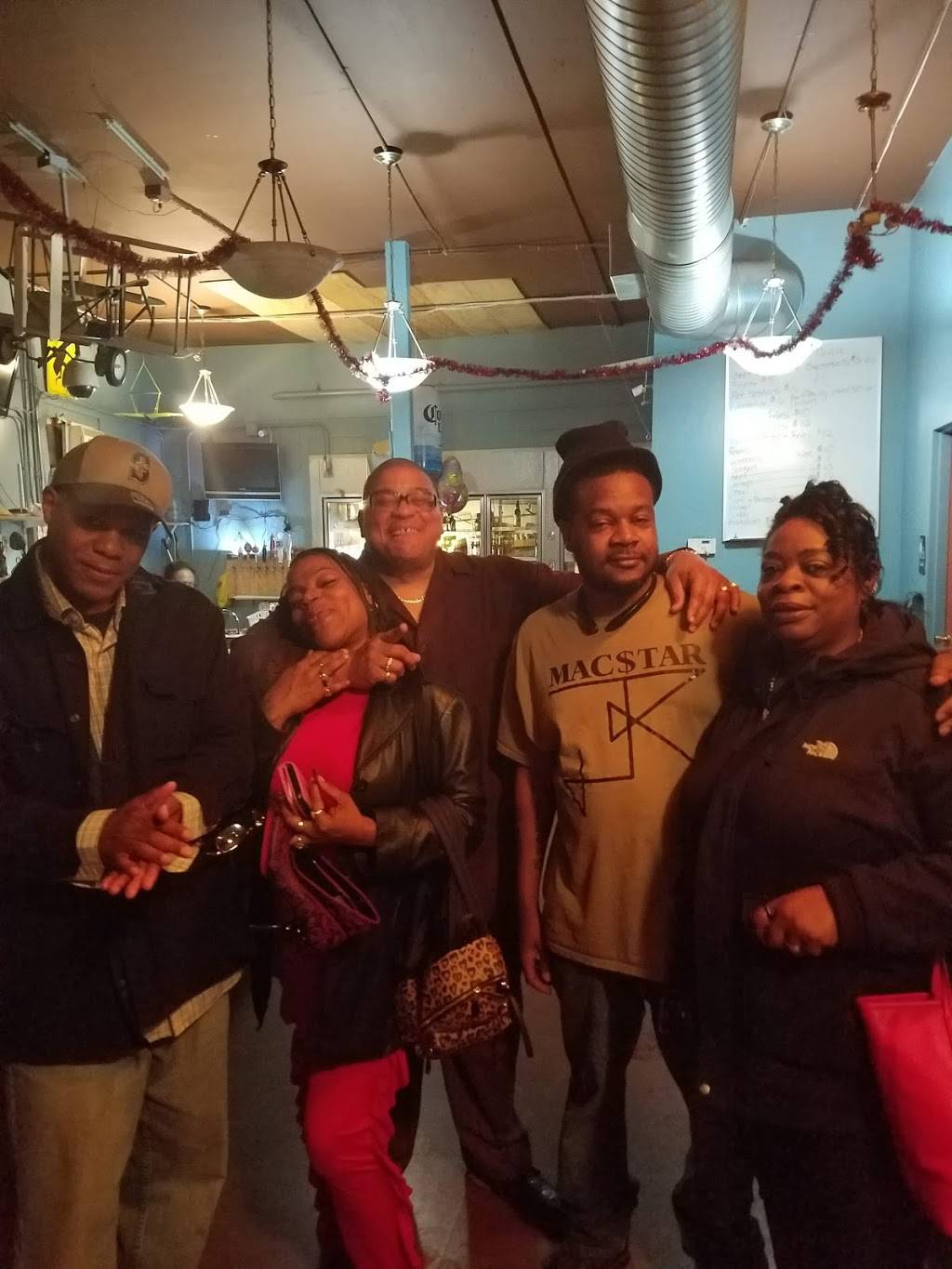 Souvannys Tavern | restaurant | 9501 Rainier Ave S, Seattle, WA 98118, USA | 2067602263 OR +1 206-760-2263