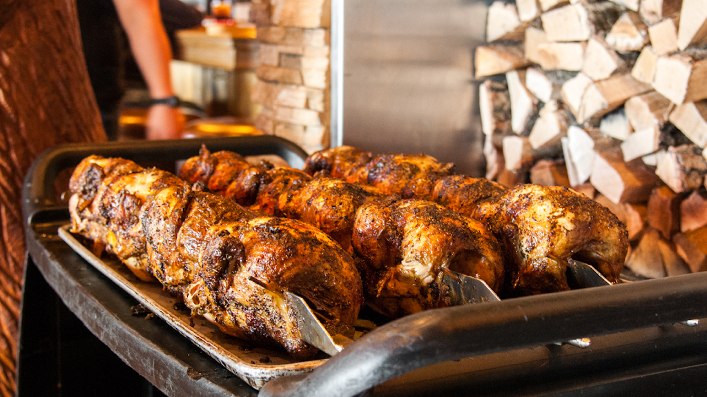 Grizzlys | restaurant | 4890 Golf Rd, Eau Claire, WI 54701, USA | 7158326481 OR +1 715-832-6481