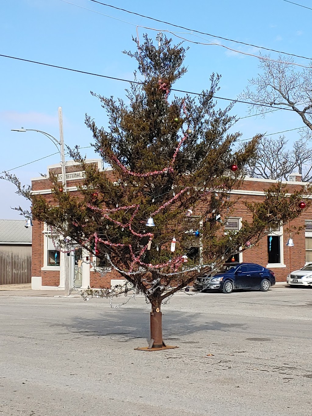 Holmes Sundry | restaurant | 101 Main St, Hamilton, KS 66853, USA | 6206783341 OR +1 620-678-3341