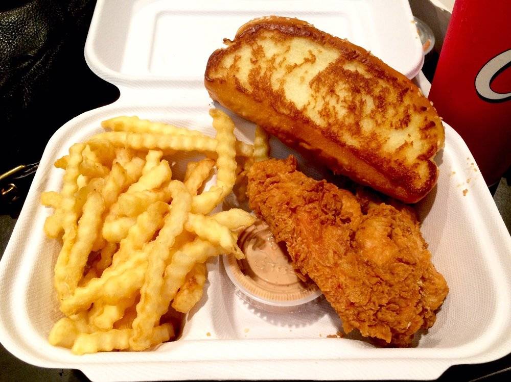 Raising Canes Chicken Fingers | meal takeaway | 1250 Bardstown Rd #5, Louisville, KY 40204, USA | 5028221188 OR +1 502-822-1188