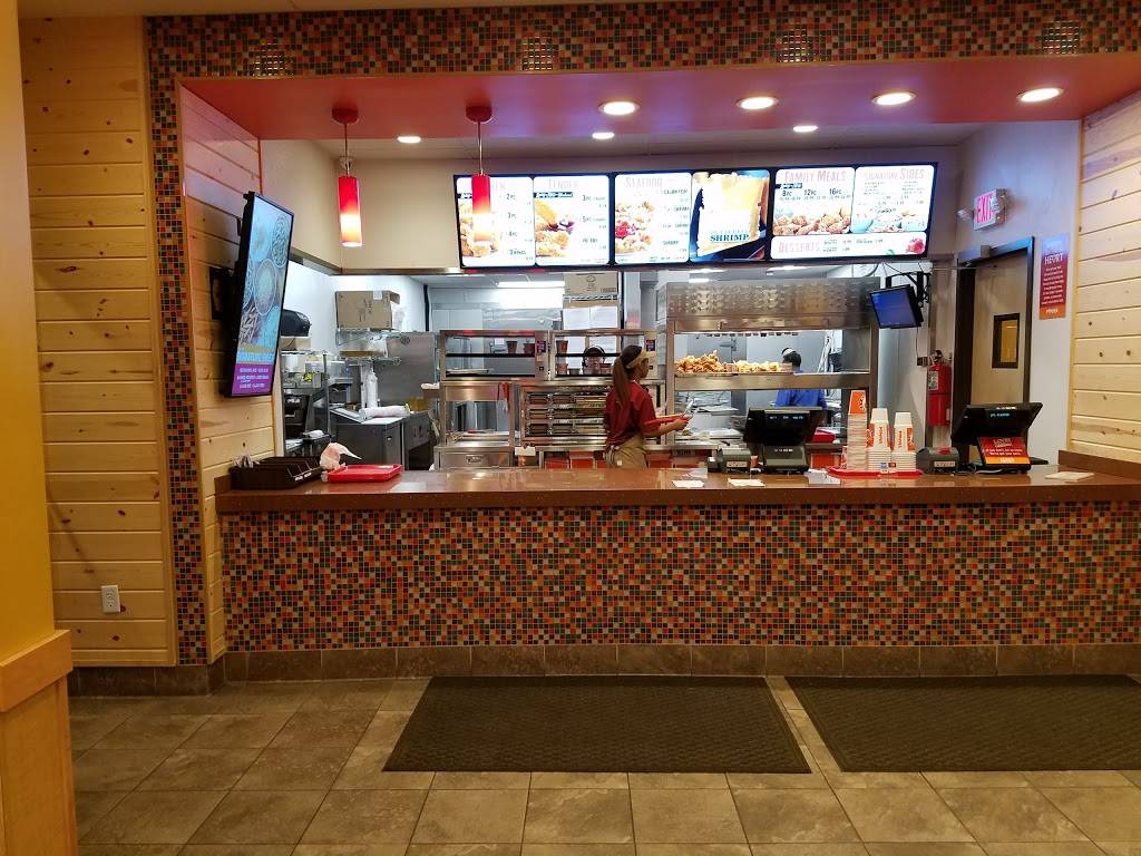 Popeyes Louisiana Kitchen | restaurant | 1379 Towne Square Blvd NW, Roanoke, VA 24012, USA | 5402650100 OR +1 540-265-0100