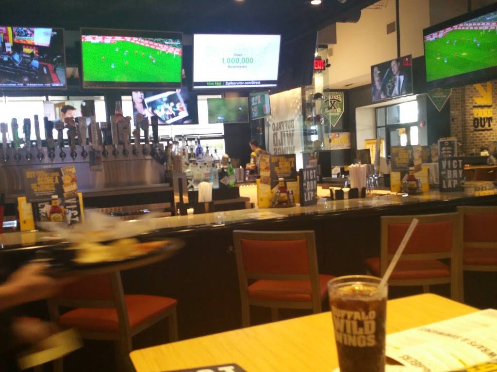 Buffalo Wild Wings | restaurant | 414 Nelson Rd, New Lenox, IL 60451, USA | 8154639333 OR +1 815-463-9333