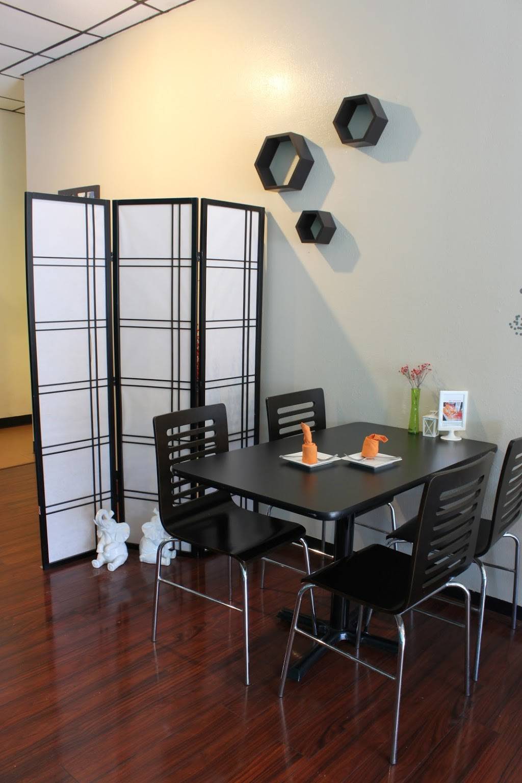 De Rice Thai Cuisine | restaurant | 5365 Spring Valley Rd #158, Dallas, TX 75254, USA | 9724839519 OR +1 972-483-9519