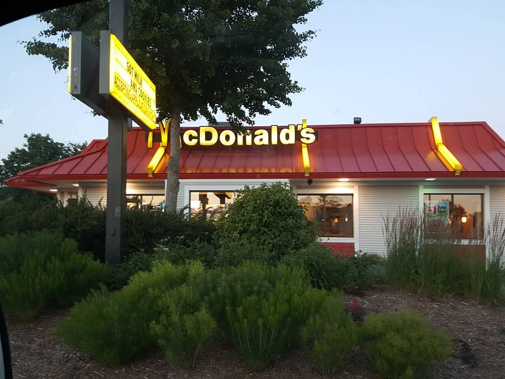 McDonalds | cafe | 602 S Marquette Rd, Prairie du Chien, WI 53821, USA | 6083264415 OR +1 608-326-4415