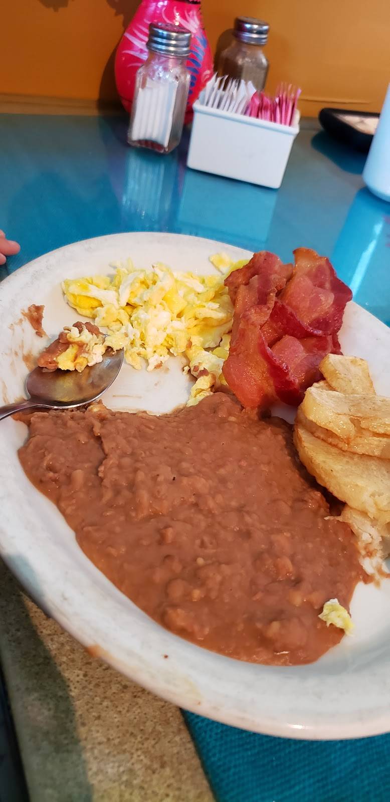 Cucas Restaurant | restaurant | 936 E Olive Ave, Fresno, CA 93728, USA | 5592370111 OR +1 559-237-0111