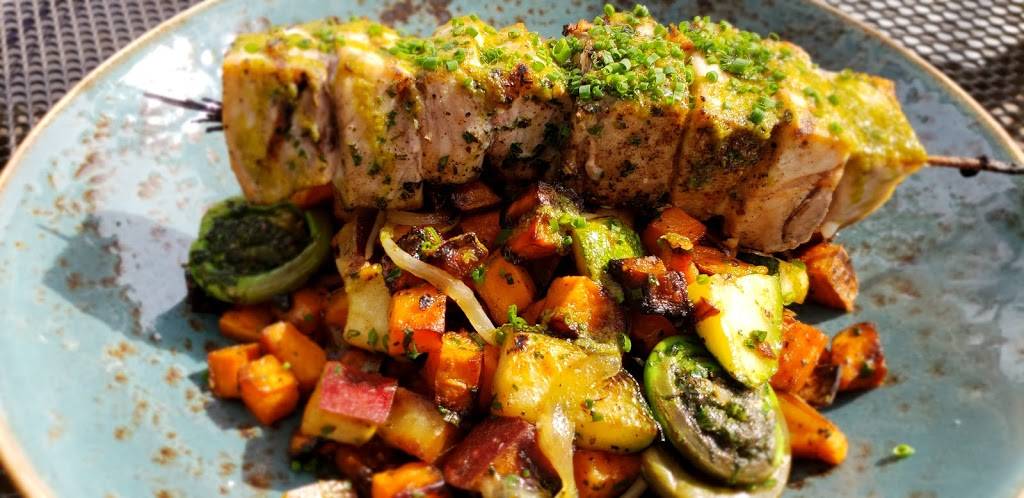 Trident Galley & Raw Bar | restaurant | 23 Shipyard Dr, Hingham, MA 02043, USA | 7813747225 OR +1 781-374-7225