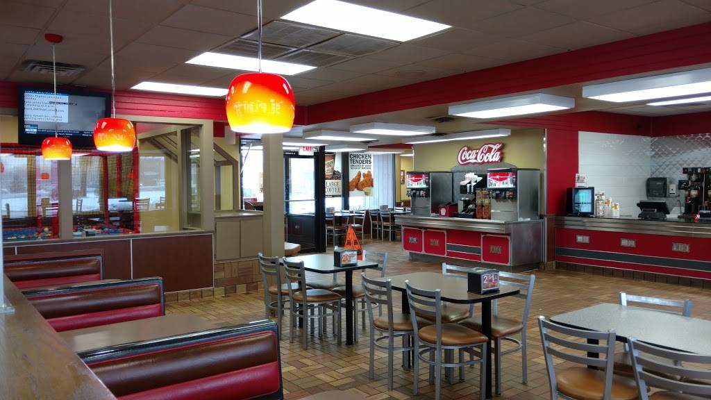 Hardees | restaurant | 2328 Humes Rd, Janesville, WI 53545, USA | 6087571557 OR +1 608-757-1557