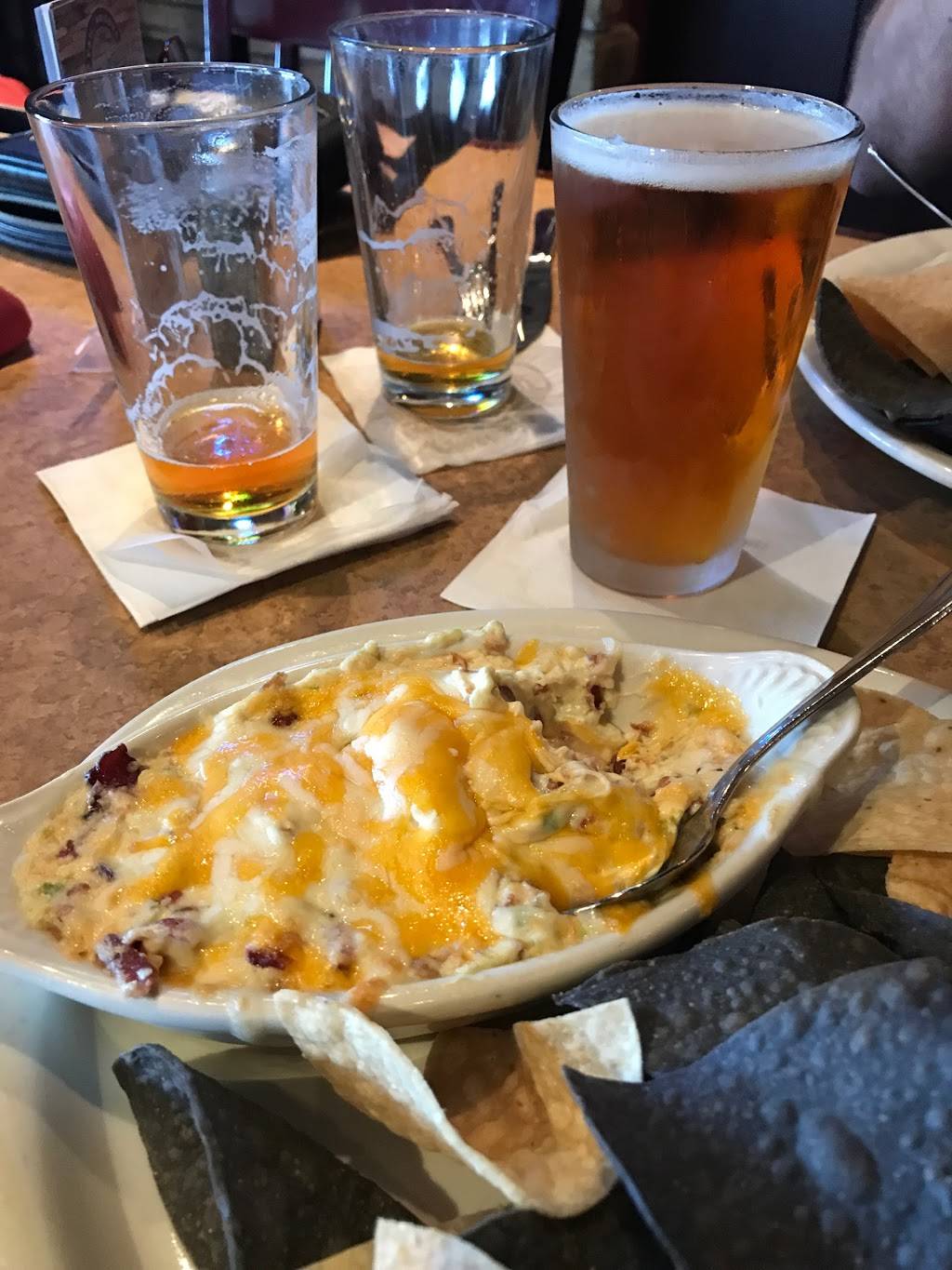 Montgomerys Grill & Saloon | restaurant | 13190 E Colossal Cave Rd #190, Vail, AZ 85641, USA | 5207620081 OR +1 520-762-0081