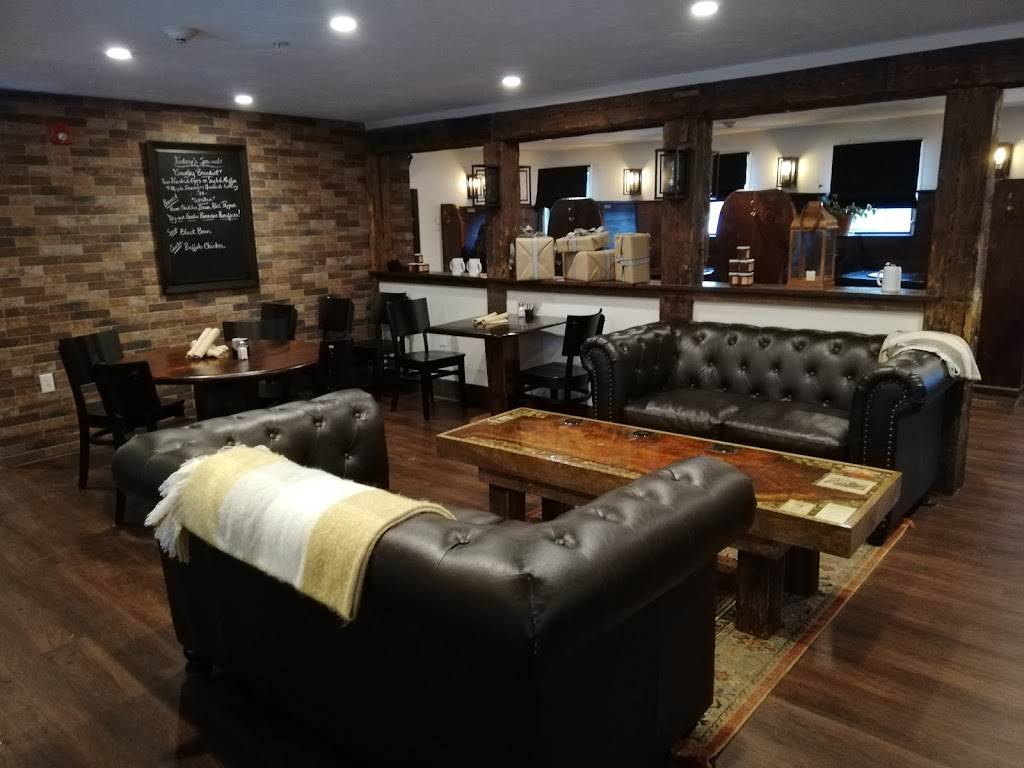 Peter Christians Tavern | restaurant | 195 Main St, New London, NH 03257, USA | 6035262964 OR +1 603-526-2964