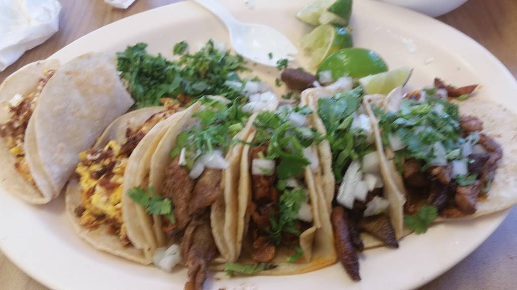 Birrieria Aguinaga | restaurant | 105 Main St, Garland, TX 75040, USA | 2147035130 OR +1 214-703-5130