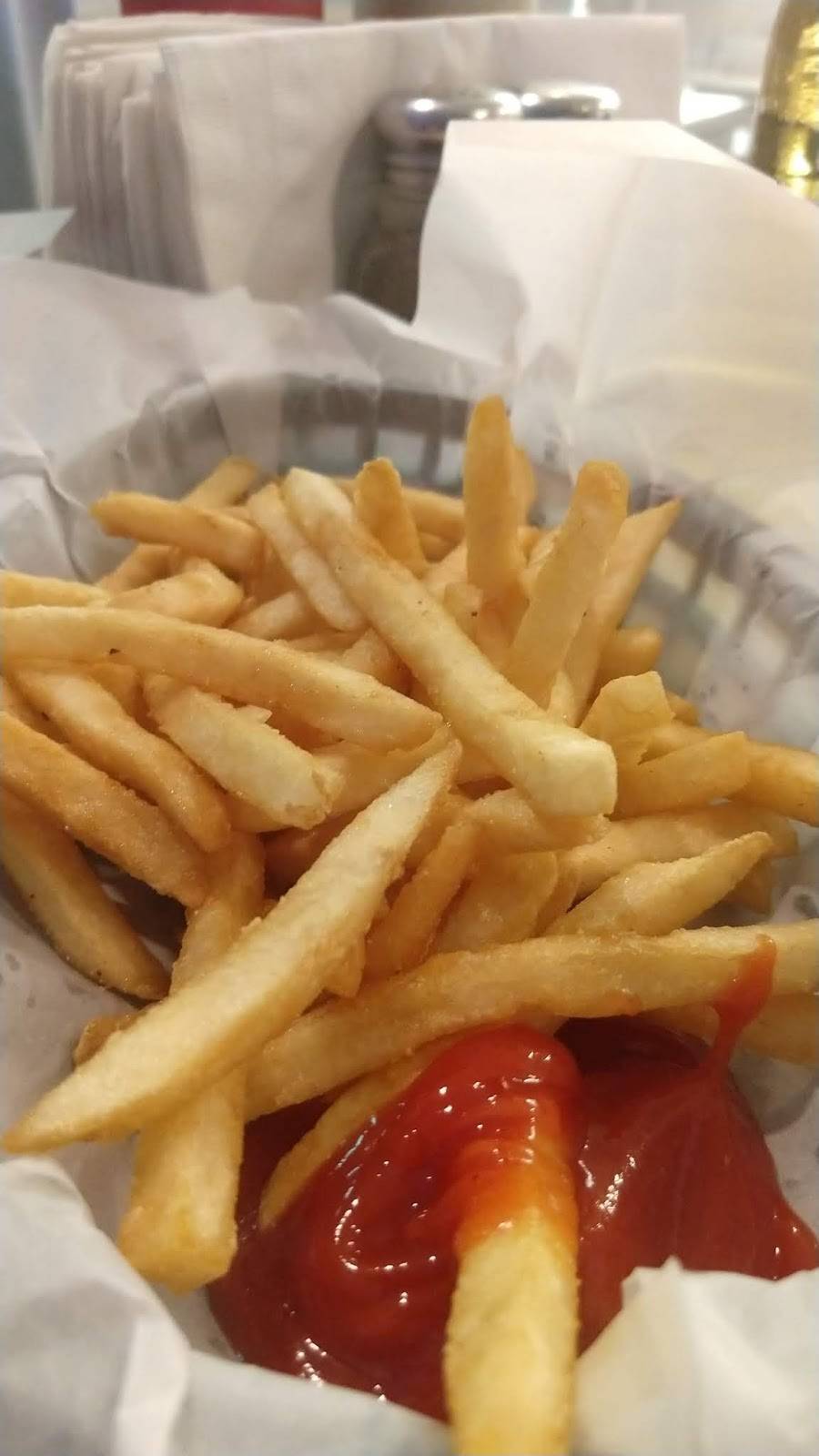 City Club Tavern & Grill | restaurant | 228 E Mill St, Plymouth, WI 53073, USA | 9204495239 OR +1 920-449-5239