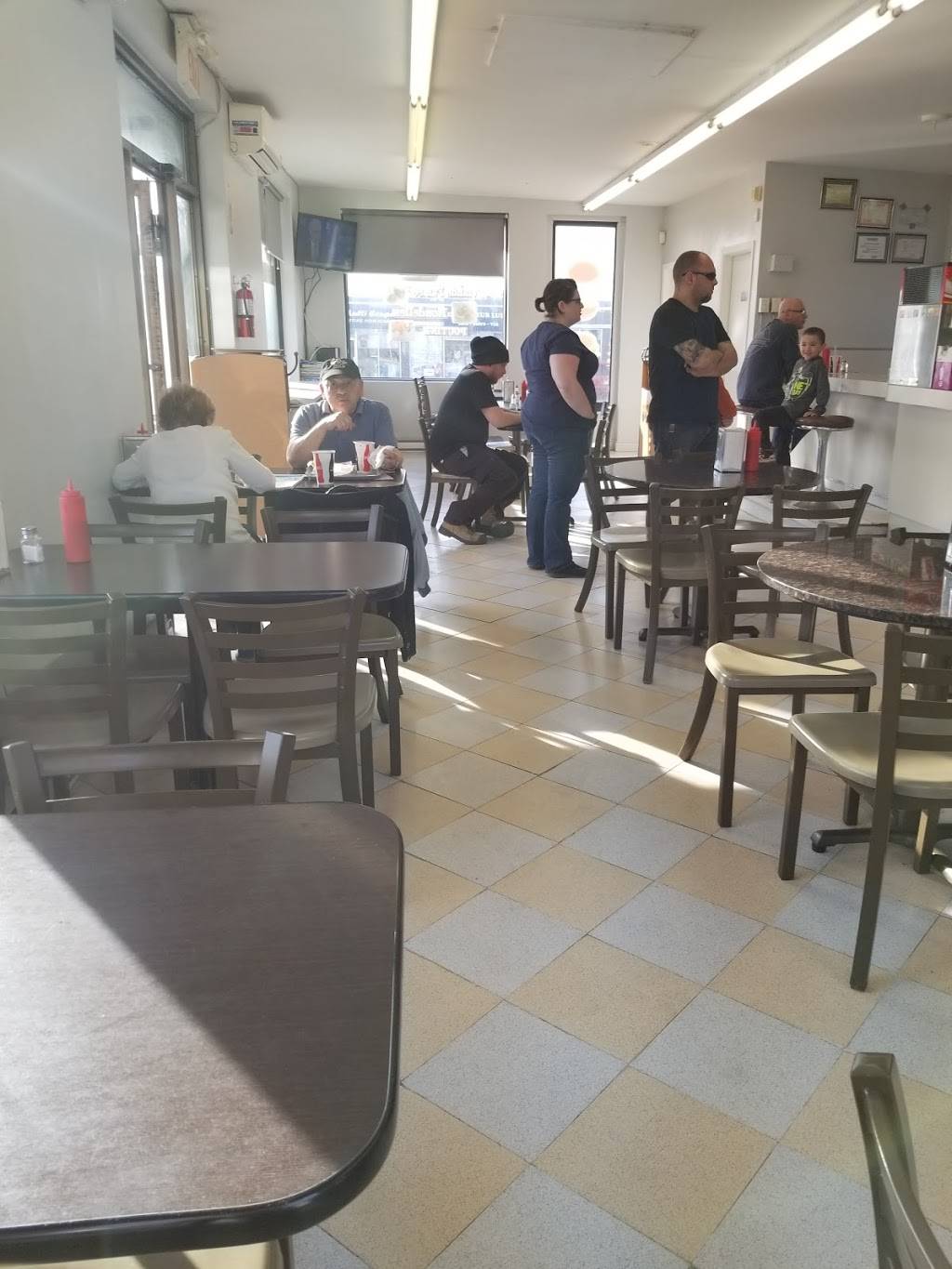 Restaurant Guy La Patate | restaurant | 5616 Grande Allée, Saint-Hubert, QC J3Y 1A8, Canada | 4506763363 OR +1 450-676-3363