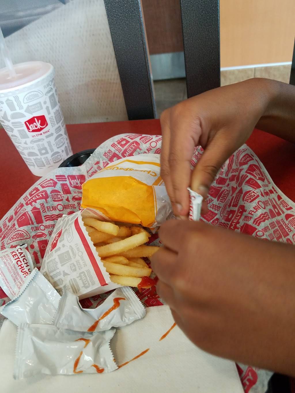 Jack in the Box | restaurant | 5025 S Lancaster Rd, Dallas, TX 75216, USA | 2143766722 OR +1 214-376-6722