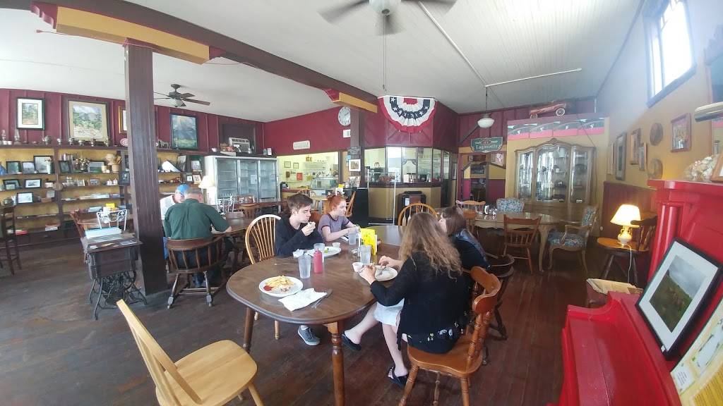 Aunt Ozies Cafe | restaurant | 200 Main St, Loganville, WI 53943, USA | 6087272868 OR +1 608-727-2868