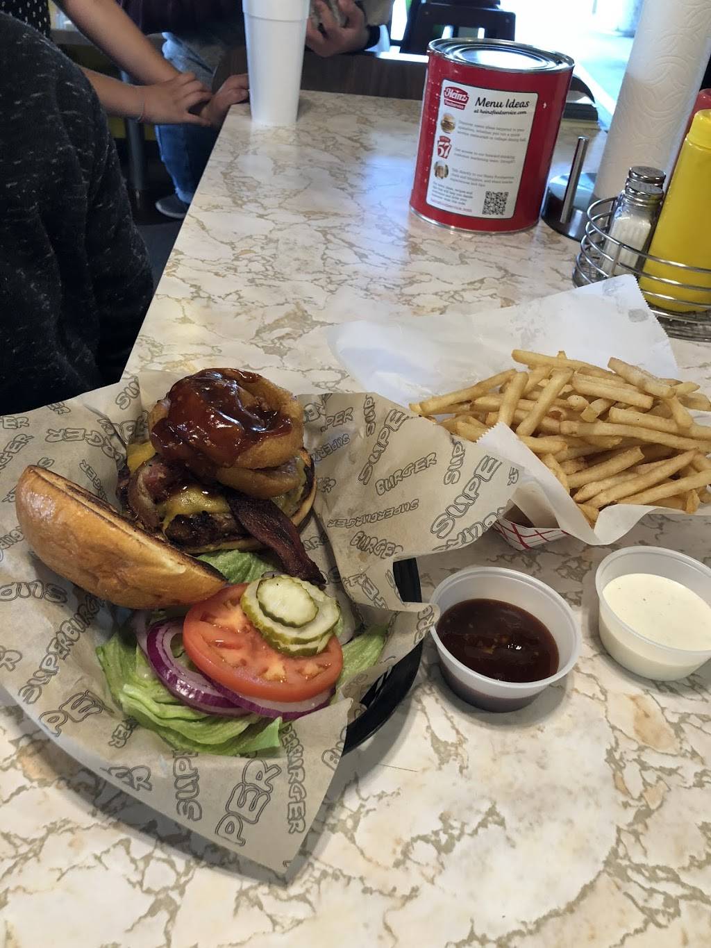 Superburger | restaurant | 2781 Yulupa Ave, Santa Rosa, CA 95405, USA | 7073037875 OR +1 707-303-7875