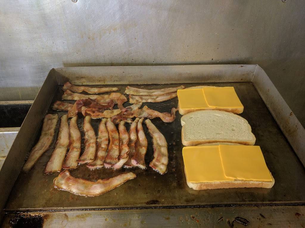 Nuckleheadz Bar & Grill | restaurant | 3680 County Hwy NN, West Bend, WI 53095, USA | 2623539360 OR +1 262-353-9360