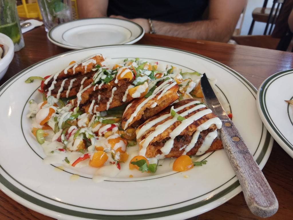 12 Chairs Cafe | restaurant | 342 Wythe Ave, Brooklyn, NY 11249, USA | 3472277077 OR +1 347-227-7077