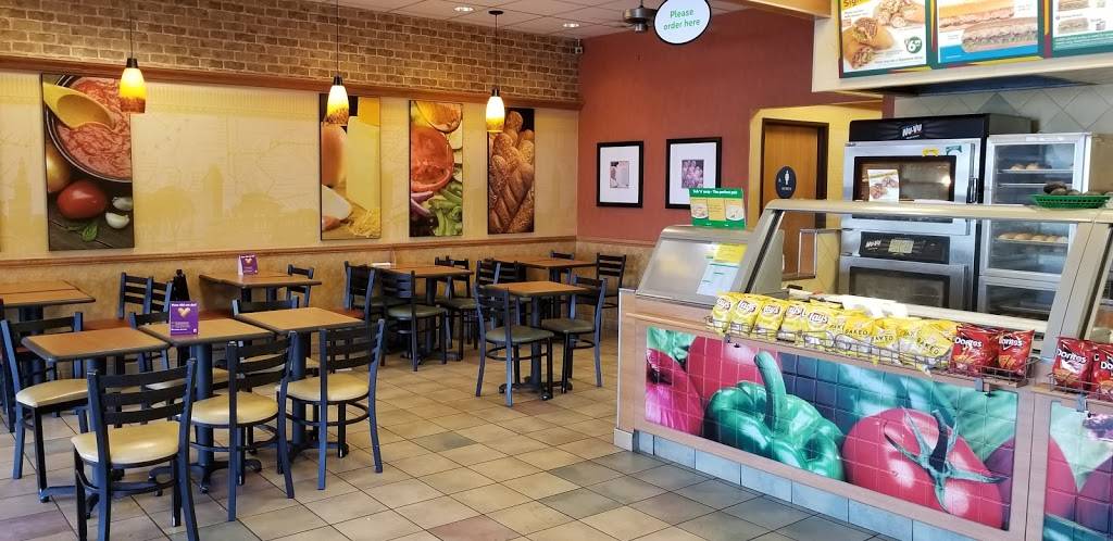 Subway Restaurants | restaurant | 2349 N Chester Ave, Bakersfield, CA 93308, USA | 6613933000 OR +1 661-393-3000