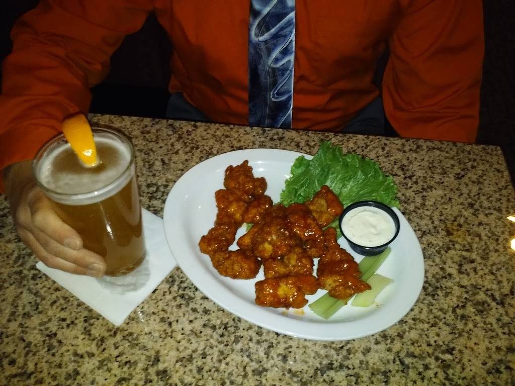 Shays Restaurant and Lounge | restaurant | 1500 E College Dr, Marshall, MN 56258, USA | 5075323221 OR +1 507-532-3221