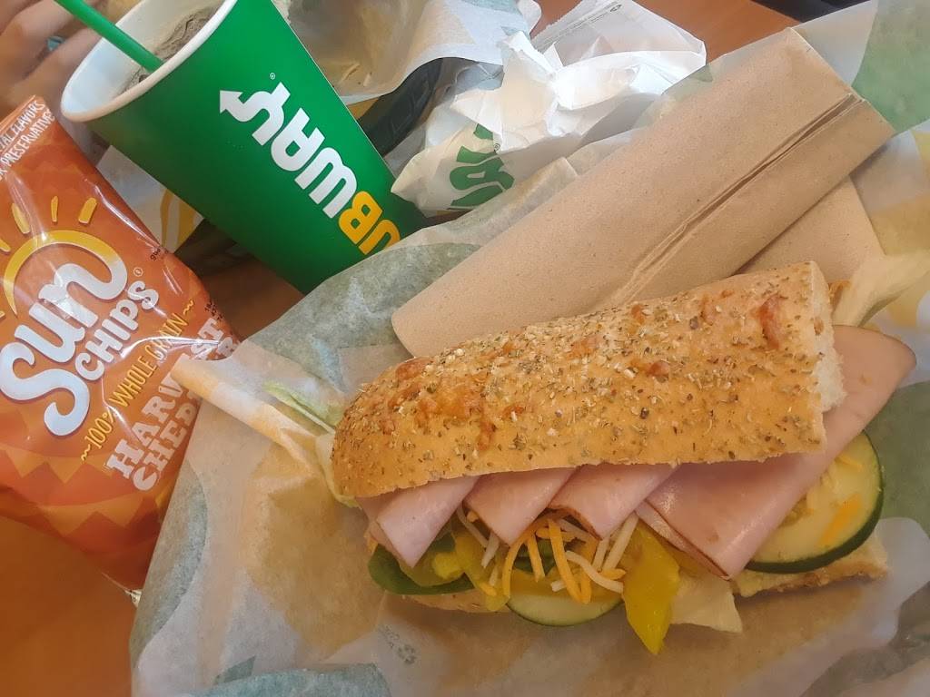 Subway | restaurant | 913 Normandy Dr, Miami Beach, FL 33141, USA | 3058616996 OR +1 305-861-6996