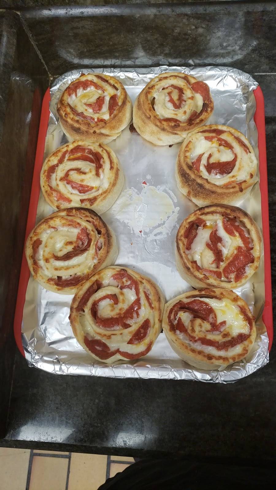 Victorio II Pizza | restaurant | 20 Bay Shore Rd, Bay Shore, NY 11706, USA | 6315865552 OR +1 631-586-5552