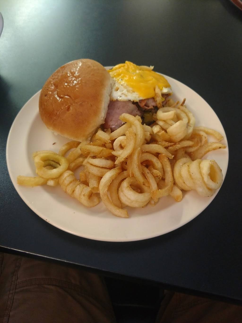 Charleys Grill | cafe | 225 S Wood St, Neosho, MO 64850, USA | 4174517319 OR +1 417-451-7319